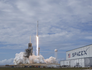 スペースX、韓国の衛星打ち上げ ロケット垂直着陸も成功 スペースX、韓国の衛星打ち上げ ロケット垂直着陸も成功