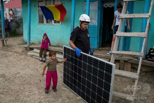ルーマニアに明かりを、太陽光パネルで貧困家庭を暗闇から救う ルーマニアに明かりを、太陽光パネルで貧困家庭を暗闇から救う