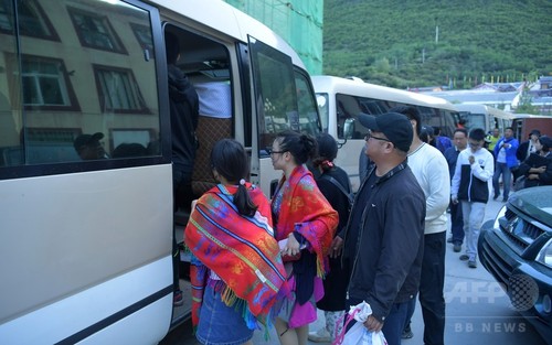四川・九寨溝の地震 懸命の救助活動続く 外国人もけが 四川・九寨溝の地震 懸命の救助活動続く 外国人もけが