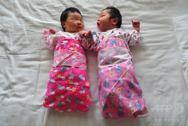 中国、二人っ子推進で新生児年300万人増の見通し