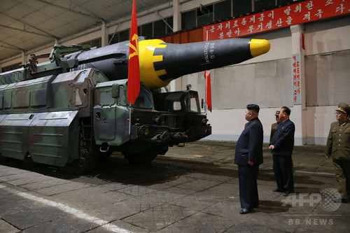北朝鮮、「新型ミサイル」の写真公開 実験視察する金正恩氏写す 北朝鮮、「新型ミサイル」の写真公開 実験視察する金正恩氏写す