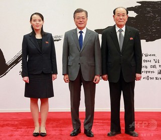 韓国の保守派が抗議活動、正恩氏妹らが鑑賞予定の北楽団公演の劇場前 韓国の保守派が抗議活動、正恩氏妹らが鑑賞予定の北楽団公演の劇場前