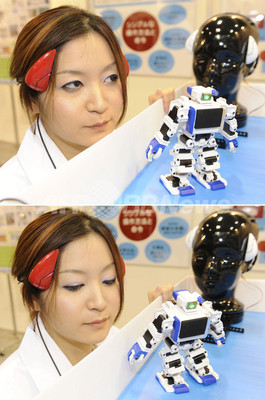 「まばたき」でロボット操作、国際次世代ロボットフェア 「まばたき」でロボット操作、国際次世代ロボットフェア
