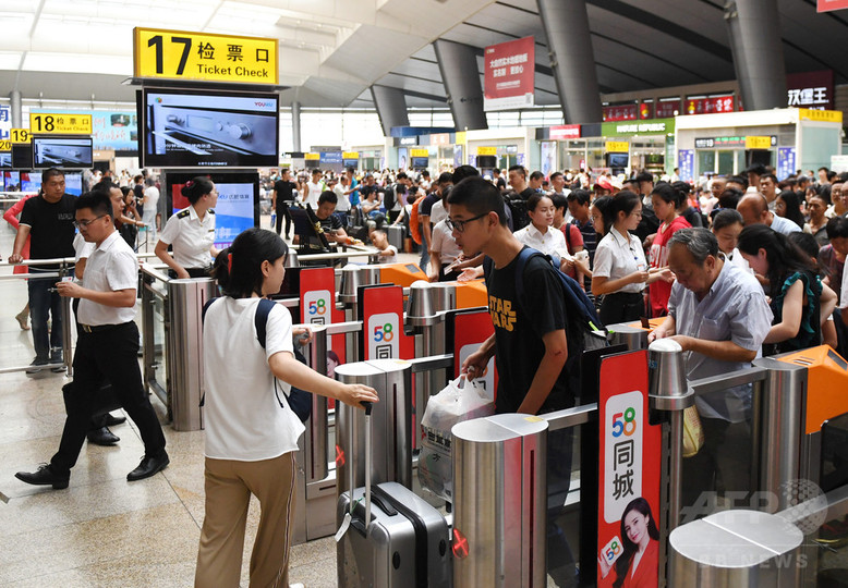 中国で夏休みの観光・帰省ラッシュ「暑運」始まる 6億人超が移動 中国で夏休みの観光・帰省ラッシュ「暑運」始まる 6億人超が移動