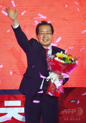 自由韓国党の大統領候補、学生時代のデートレイプ加担を否定 自由韓国党の大統領候補、学生時代のデートレイプ加担を否定