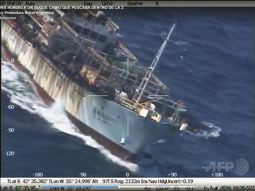中国の密漁漁船を撃沈！  アルゼンチン海軍