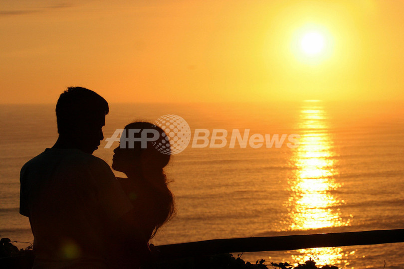 性描写含むテレビ番組、10代の妊娠に影響 米研究 性描写含むテレビ番組、10代の妊娠に影響 米研究