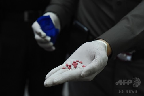 タイの麻薬取締局、密売人から押収した大量の麻薬を公開 タイの麻薬取締局、密売人から押収した大量の麻薬を公開