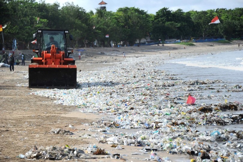 「楽園」バリ島のプラスチックごみ問題、水中映像で浮き彫りに 「楽園」バリ島のプラスチックごみ問題、水中映像で浮き彫りに