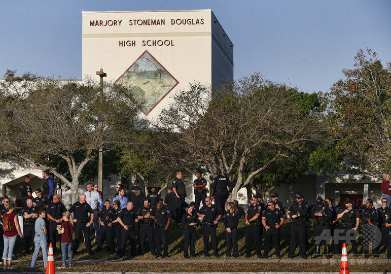 「学校職員の武装化」認める州法成立、米フロリダ州 「学校職員の武装化」認める州法成立、米フロリダ州