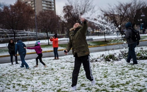 南米チリ首都に大雪、1人死亡 25万世帯で停電 南米チリ首都に大雪、1人死亡 25万世帯で停電