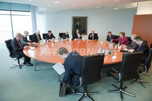 メルケル独首相、国内原発の稼働延長を凍結 福島原発事故を受け メルケル独首相、国内原発の稼働延長を凍結 福島原発事故を受け