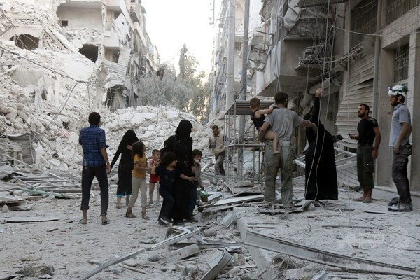 シリア北部アレッポ、政府・ロシア軍の空爆激化 市民45人死亡