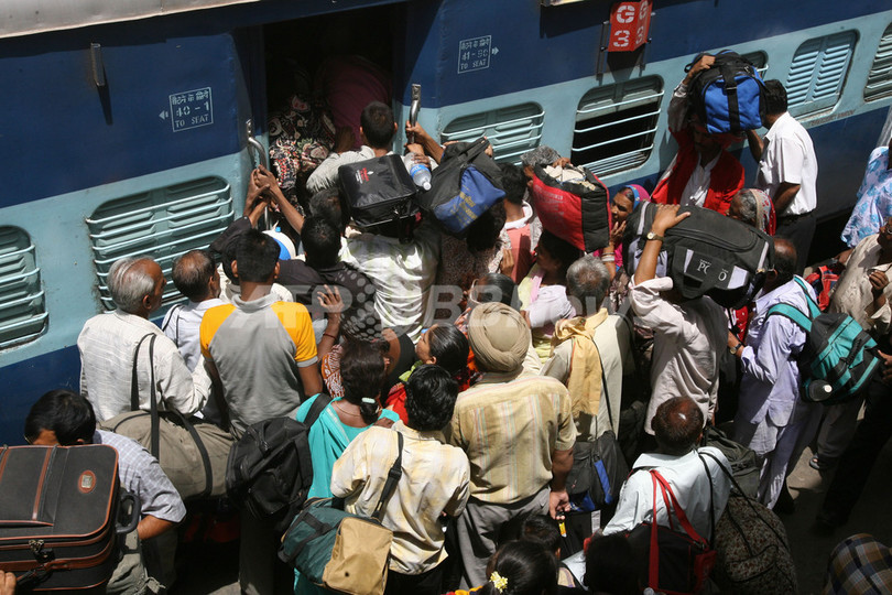 2歳少女が列車から投げられ死亡、座席争いの末 インド 2歳少女が列車から投げられ死亡、座席争いの末 インド