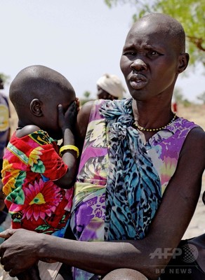 南スーダン飢饉、湿地に隠れ水生植物で飢えしのぐ 南スーダン飢饉、湿地に隠れ水生植物で飢えしのぐ