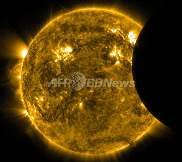 宇宙空間の部分日食、太陽観測衛星「SDO」が撮影 NASA 宇宙空間の部分日食、太陽観測衛星「SDO」が撮影 NASA