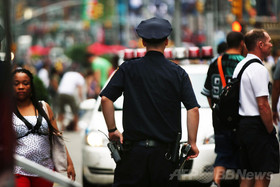 NY市警の「ツイッター広報」裏目に、警官の暴力写真であふれる NY市警の「ツイッター広報」裏目に、警官の暴力写真であふれる