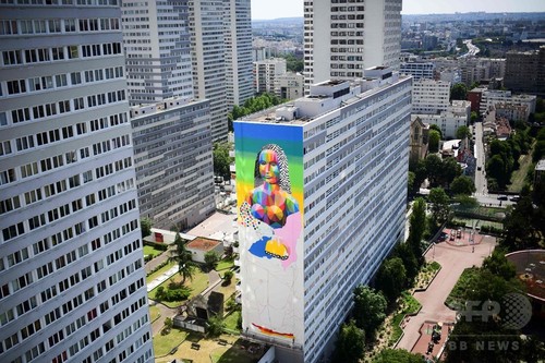 高層ビルに巨大な「モナリザ」の壁画、仏パリ 高層ビルに巨大な「モナリザ」の壁画、仏パリ
