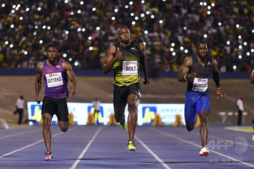 ボルトが母国ラストランで優勝、これまでの声援に「感謝」 ボルトが母国ラストランで優勝、これまでの声援に「感謝」