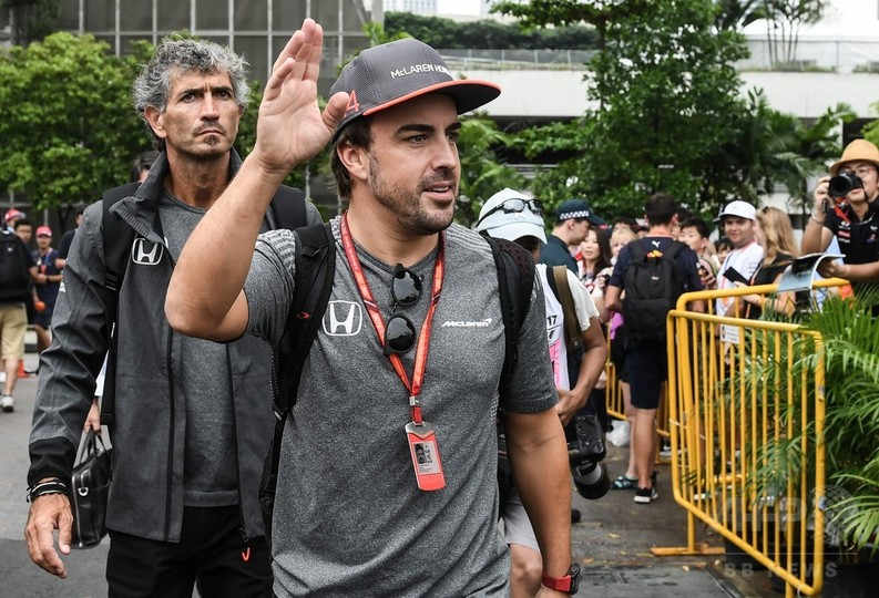 アロンソ、マクラーレン残留の判断はルノーについて「検討してから」 アロンソ、マクラーレン残留の判断はルノーについて「検討してから」