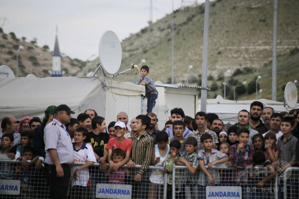 シリア難民にトルコ国籍、最大30万人 トルコ紙報道