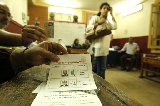 エジプト軍最高評議会が立法権限掌握、大統領選はムスリム同胞団
が勝利宣言