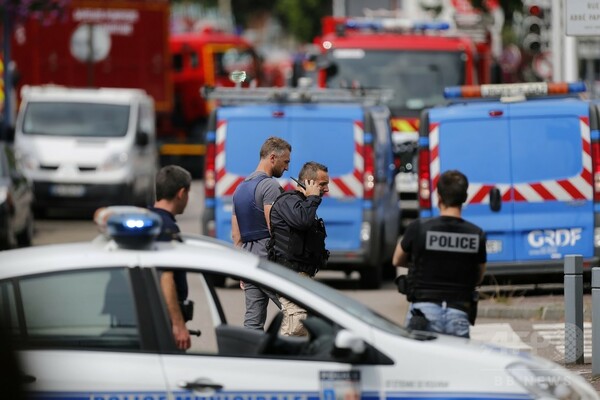 仏北部の教会で人質1人死亡、襲撃犯2人は警察が殺害