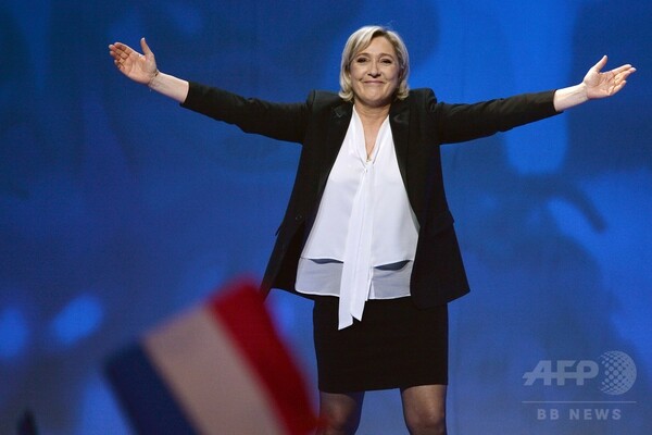 仏大統領選、真剣に取り沙汰され始めた極右ルペン氏勝利の可能性