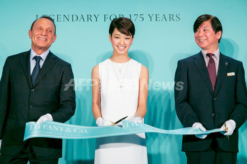 ティファニー千葉そごう店がオープン、剛力彩芽がテープカット ティファニー千葉そごう店がオープン、剛力彩芽がテープカット
