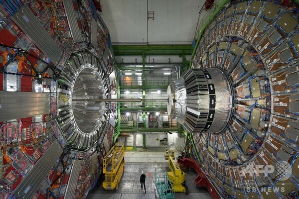 ヒッグス粒子の崩壊、LHC実験で初観測 発見から6年