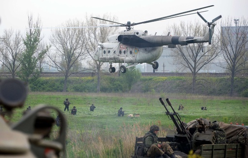 ウクライナ軍が東部で奪還作戦、ヘリ2機撃墜される