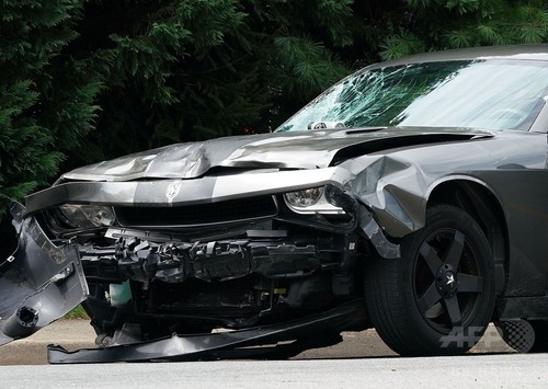 米で白人主義者らと反対派が衝突、車突入などで3人死亡 35人負傷 米で白人主義者らと反対派が衝突、車突入などで3人死亡 35人負傷