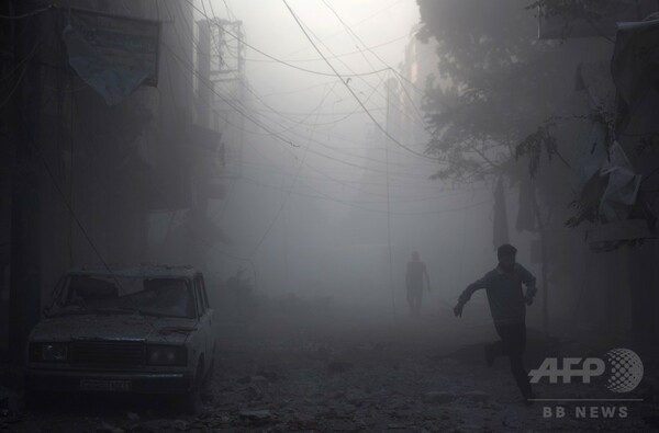 シリア首都近郊の空爆で民間人23人死亡、ロシア軍の攻撃か