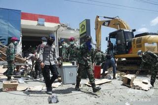 インドネシア・ロンボク島でM6.3、前回地震の死者は480人超に インドネシア・ロンボク島でM6.3、前回地震の死者は480人超に