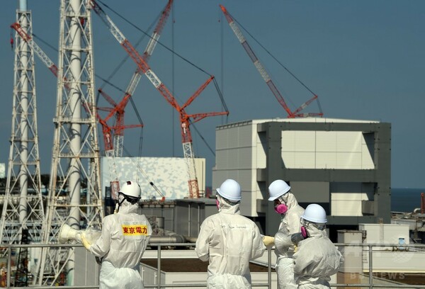 東京電力、外国メディアに福島第1原発を公開