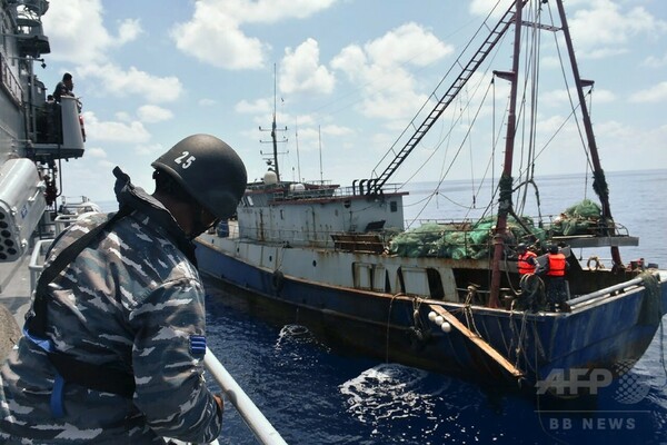 中国、係争水域の支配権拡大に漁船団活用 米高官が警告