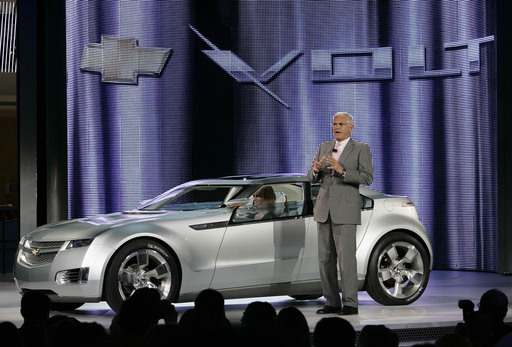 GMがハイブリッド車「Chevrolet Volt」を披露 - 米国