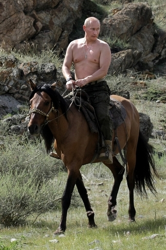 「弱者は打たれる」、プーチン氏 最初の首相就任から10年