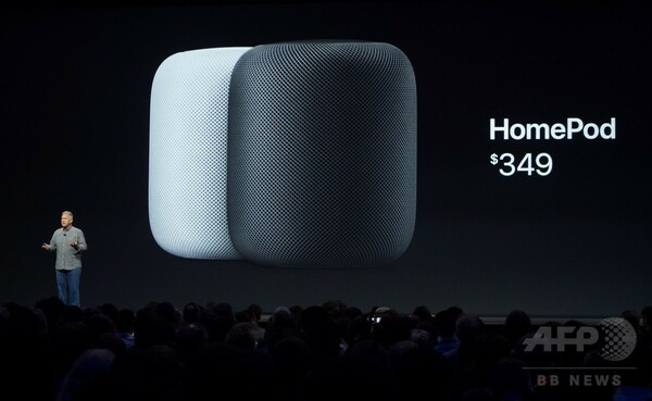 米アップル、シリ搭載スピーカー「ホームポッド」を発表 