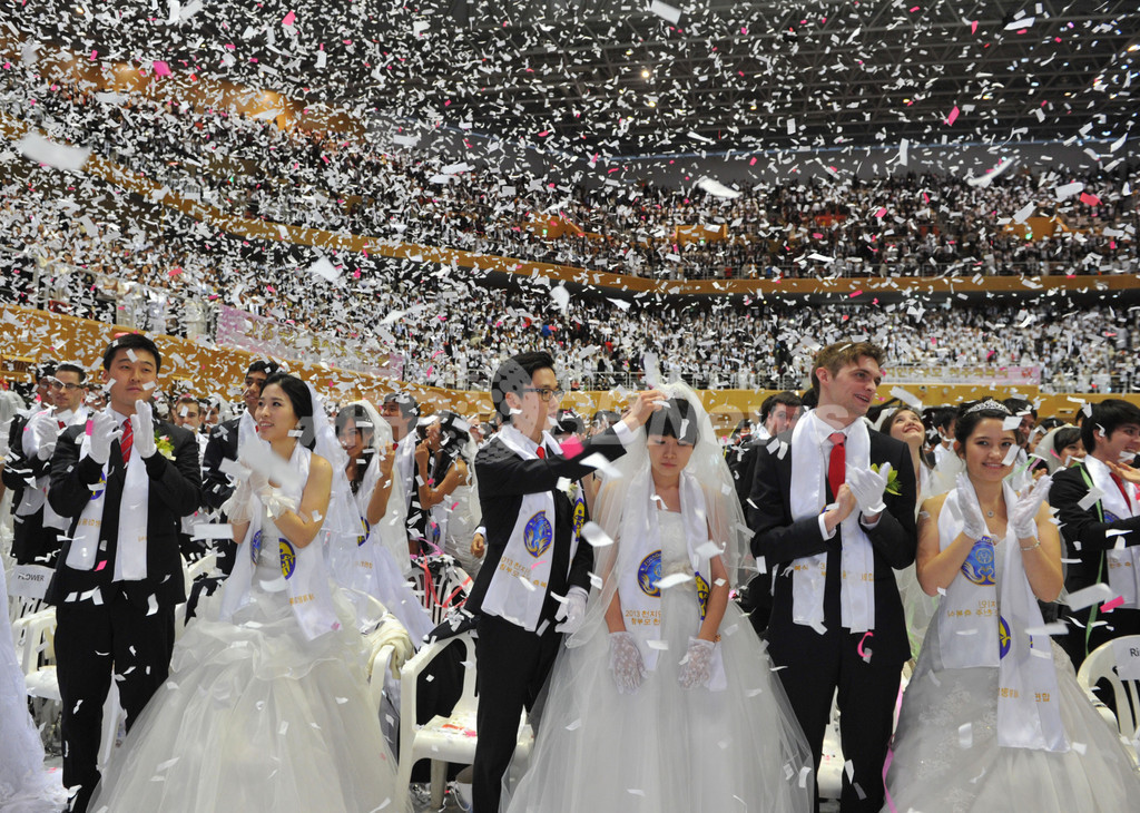 統一教会 1800組合同結婚式　実録フィルム　16㎜ 在庫僅少！秘蔵DVD付『WORLD WIDE WEDDING』 | 東京キララ社