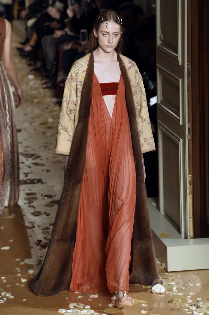 「ヴァレンティノ」16年春夏オートクチュール