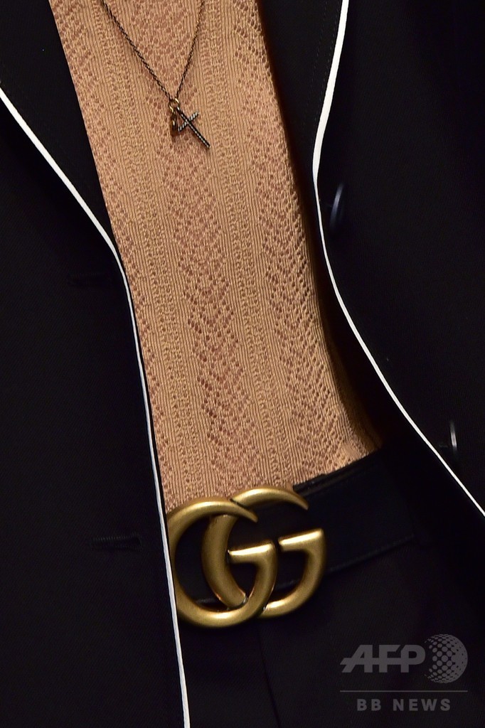 アレッサンドロ・ミケーレが打ち出すロマンティックな女性像、「グッチ」15/16秋冬