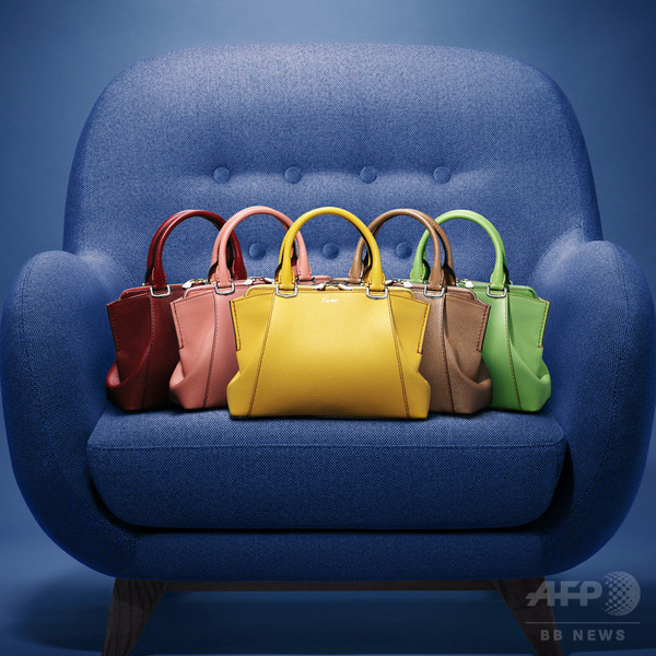 「カルティエ」、宝石カラーを纏ったミニバッグ登場