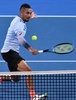 テニス、ブリスベン国際、男子シングルス決勝でリターンを打つニック・キリオス（2018年1月7日撮影）。(c)AFP/Saeed KHAN