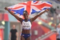 第17回世界陸上ドーハ大会、女子200メートル決勝。優勝を喜ぶ英国のディナ・アッシャースミス（2019年10月2日撮影）。(c)Jewel SAMAD / AFP