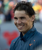 男子テニスのラファエル・ナダル（Rafael Nadal、スペイン）が5日、VTRオープン（VTR Open 2013）で7か月ぶりの実戦復帰を果たし、アルゼンチンのフアン・モナコ（Juan Monaco）と組んだ男子ダブルス1回戦で勝利を収めた。

試合後に笑顔を見せるラファエル・ナダル（2013年2月5日撮影）。(c)AFP/MARTIN BERNETTI