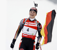 ドイツ国旗を手に優勝を喜ぶマグダレナ・ノイナー。(c)AFP/DDP/JENS-ULRICH KOCH