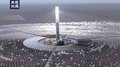 新疆哈密市にあるタワー式溶融塩太陽熱発電所。(c)CGTN Japanese