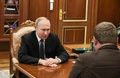ロシアのウラジーミル・プーチン大統領と会談するチェチェン共和国のラムザン・カディロフ首長（右、2023年3月13日撮影、資料写真）。(c)Mikhail KLIMENTYEV / SPUTNIK / AFP