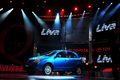 インド・バンガロール（Bangalore）で発表された、トヨタ自動車（Toyota Motor）がインド市場向けに開発した新型小型車「エティオス・リーバ（Liva）」（2010年12月1日撮影）。(c)AFP/Dibyangshu SARKAR